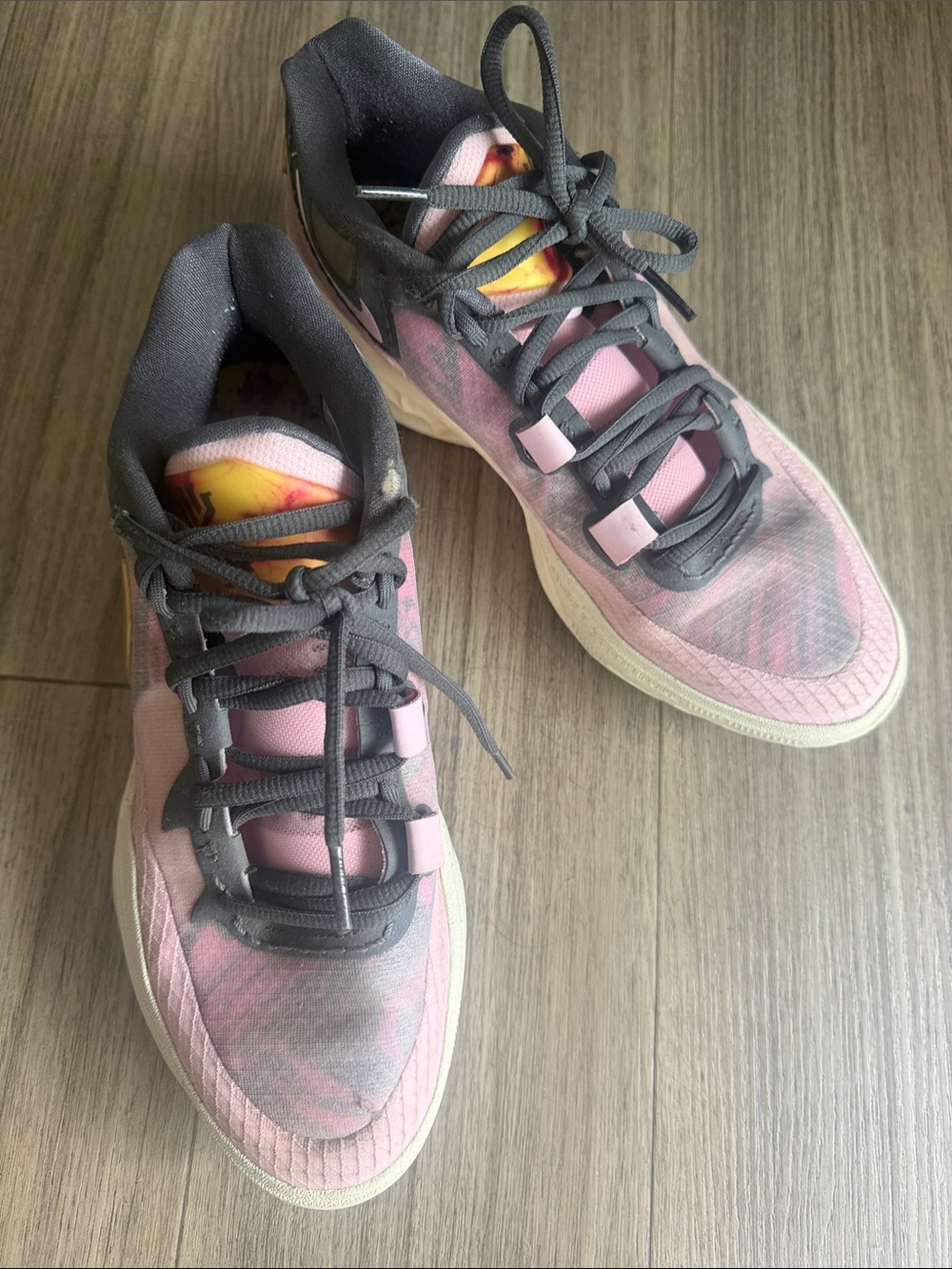 Nike Kyrie Mens basketball Pink and Gray Low-Top Sneakers